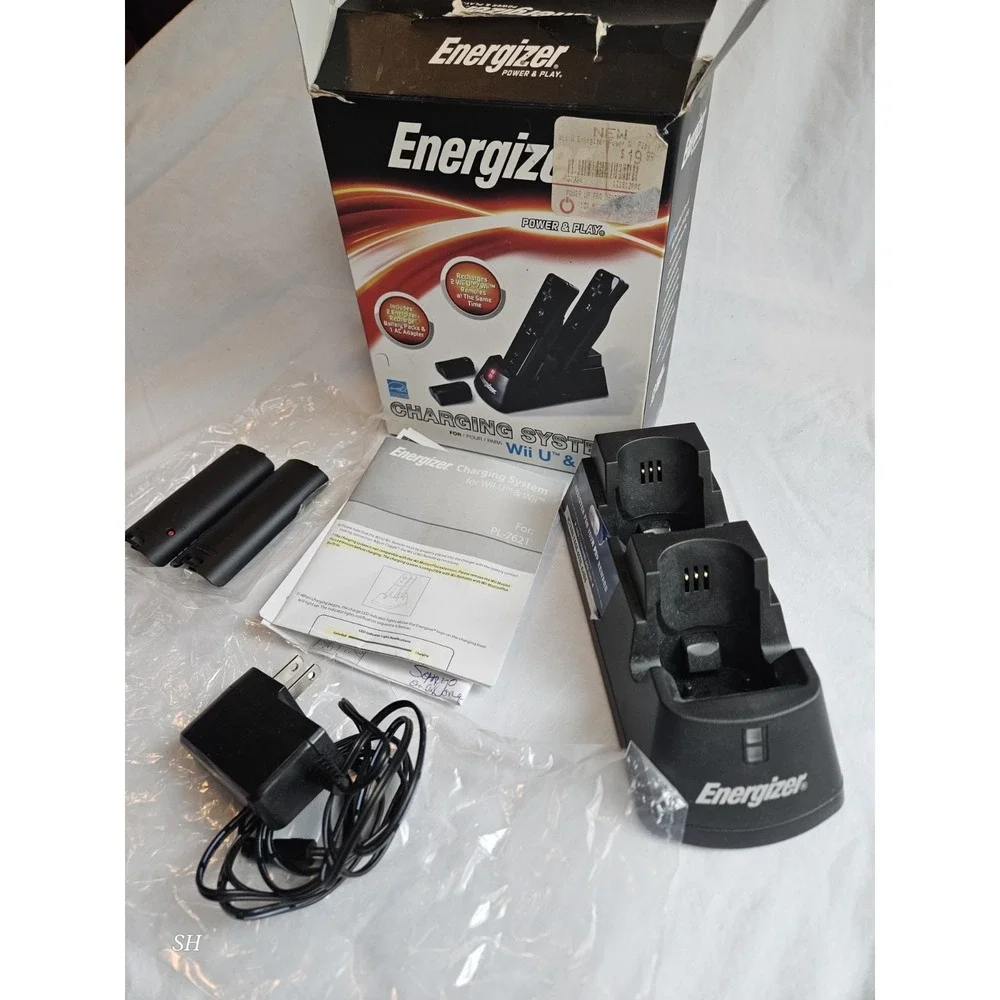 NEW- ENERGIZER DUAL PORT WII U/WII CHARGING STATION/DOCK/SYSTEM, 2 BATTERY PACKS